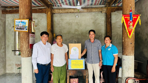 XÃ HỮU LIÊN TỔ CHỨC THĂM HỎI, TẶNG QUÀ GIA ĐÌNH CHÍNH SÁCH, NGƯỜI CÓ CÔNG NHÂN KỶ NIỆM 79 NĂM NGÀY THƯƠNG BINH LIỆT SĨ