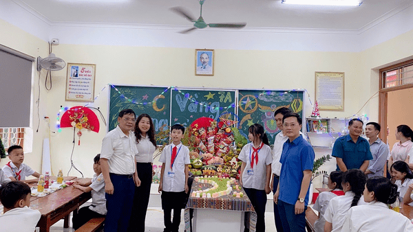 Trường Tiểu học và Trung học cơ sở Hữu Liên - Trung thu ấm áp