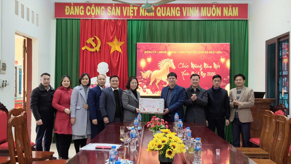 Đoàn công tác xã Yên Bình thăm chúc Tết Đảng bộ, chính quyền và Nhân dân xã Hữu Liên