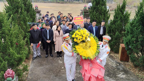 Xã Hữu Liên tổ chức Lễ dâng hương, dâng hoa tri ân các Anh hùng liệt sĩ