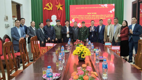 Xã Hữu Liên gặp mặt nguyên lãnh đạo xã qua các thời kỳ