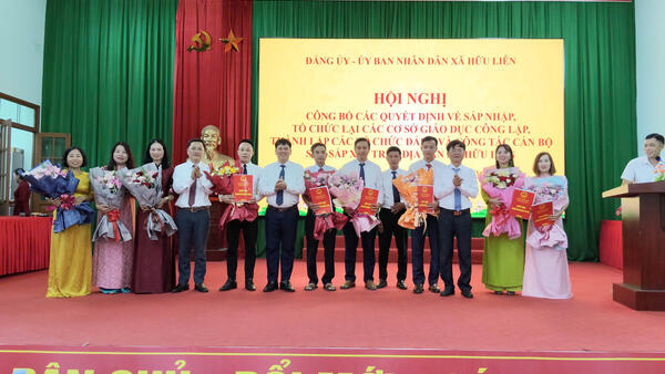HỘI NGHỊ CÔNG BỐ CÁC QUYẾT ĐỊNH VỀ SÁP  NHẬP, TỔ CHỨC LẠI CÁC CƠ SỞ GIÁO DỤC CÔNG LẬP, THÀNH LẬP CÁC TỔ CHỨC ĐẢNG VÀ CÔNG TÁC CÁN BỘ SAU SẮP XẾP.